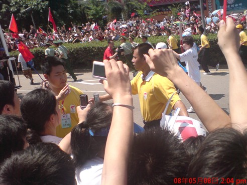 今年会集团员工喜迎奥运圣火