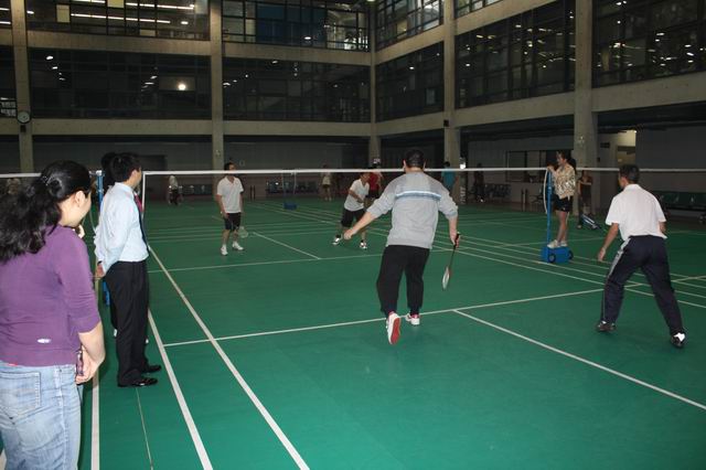 今年会集团举行第一届羽毛球比赛