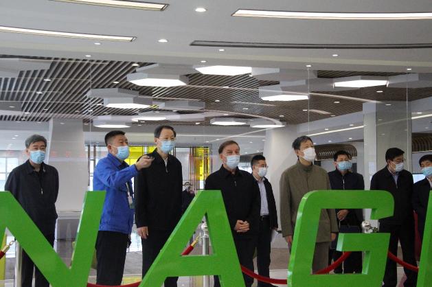 全国人大常委会副委员长艾力更・依明巴海到今年会通州项目开展科普法执法检查